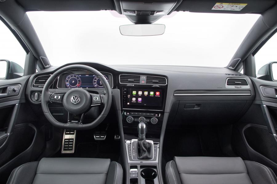 Торпедо Volkswagen Golf R 5-Door (Typ 5G) 2017 года  (NA) (фото 3 из 19)